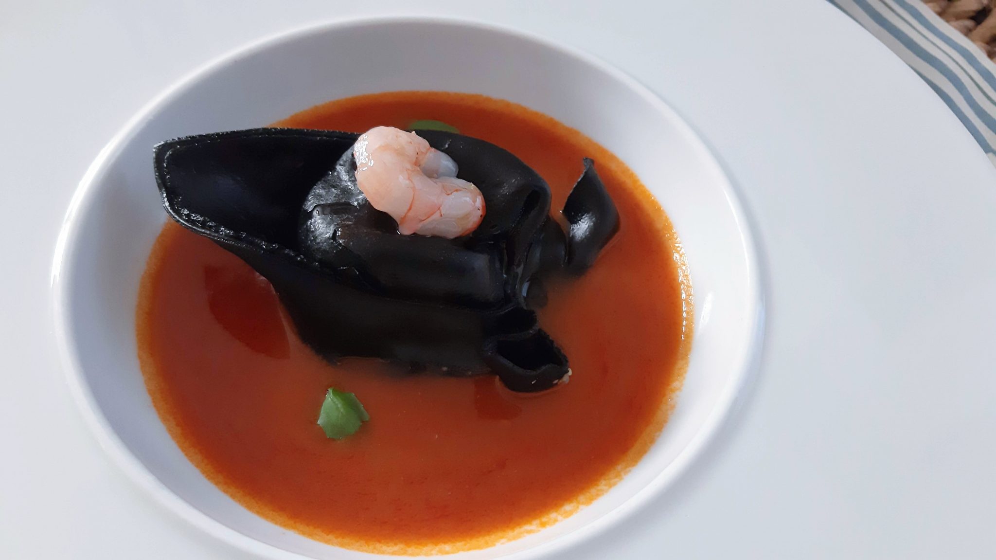 Cappellacci burrata e gamberi con bisque di gamberi Pentole&Pennelli