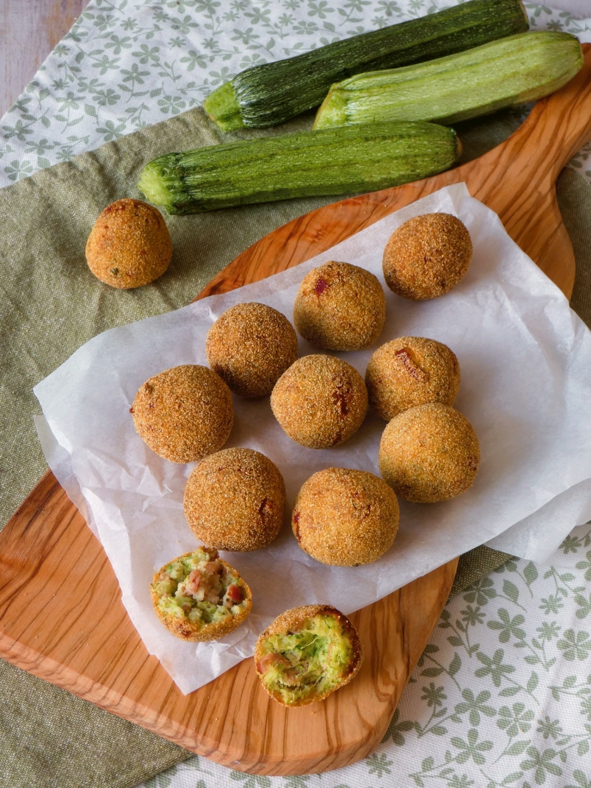 Polpette di pane, zucchine, ricotta e speck. – Pentole&Pennelli