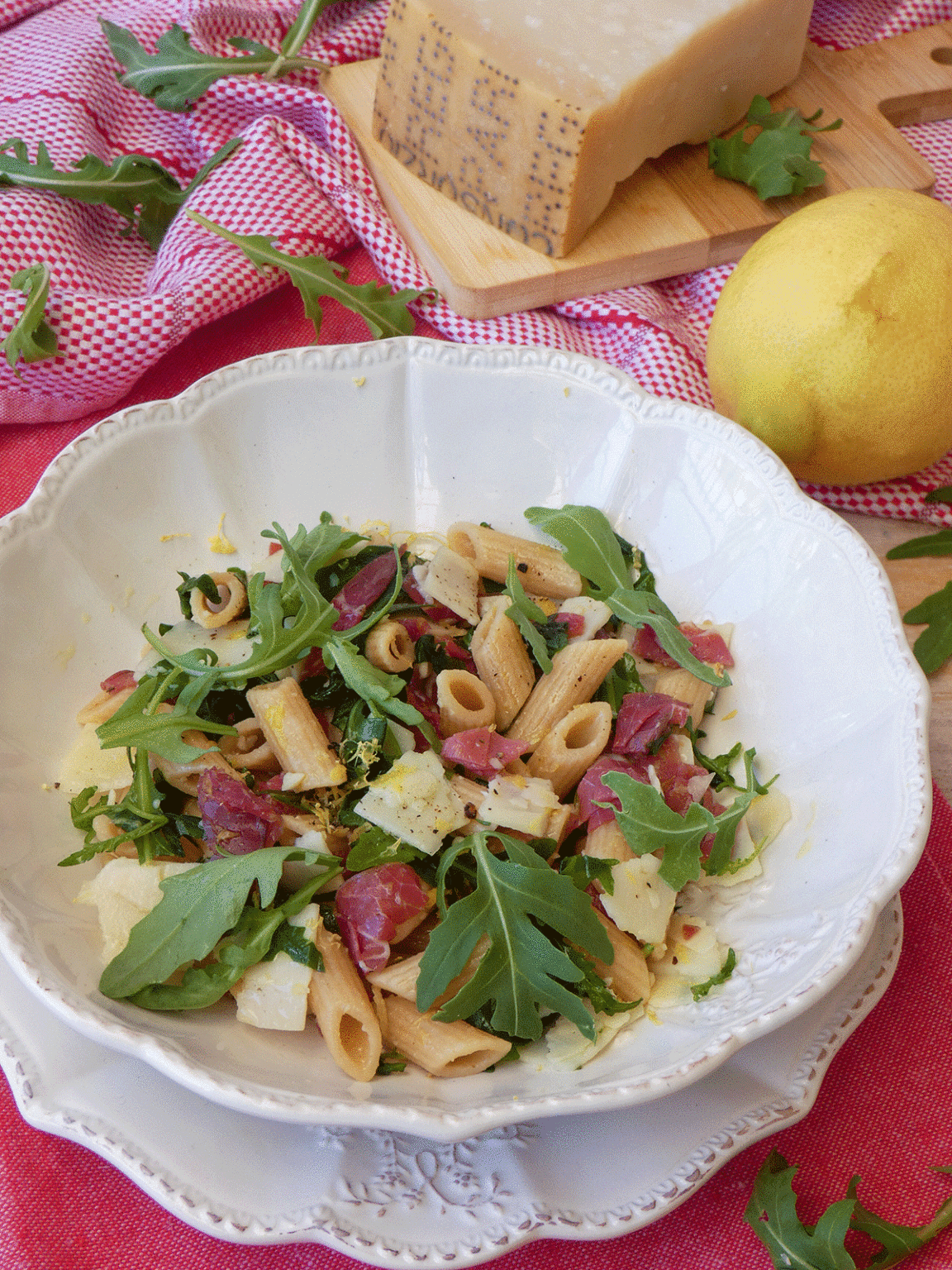 Insalata di pasta con bresaola rucola e petali di parmigiano – Pentole ...